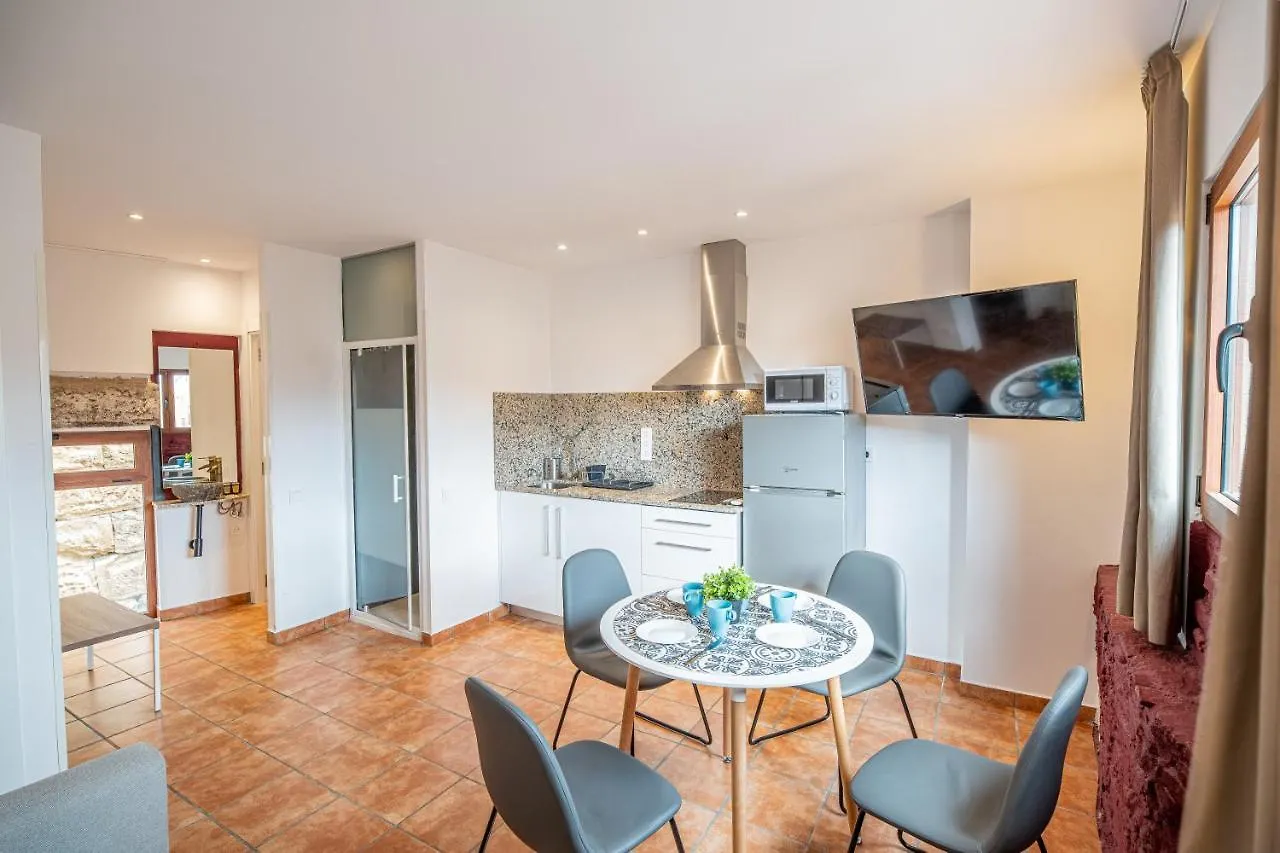 Apartamento 2 En La Muralla Romana Junto A La Catedral contacts
